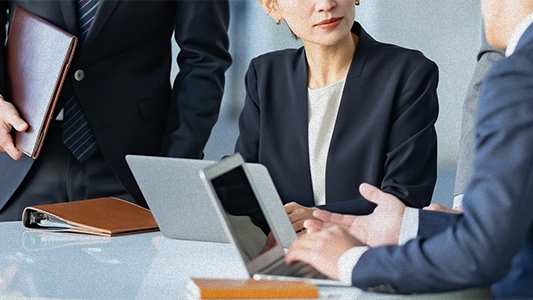 コンサルティングを行っている様子。